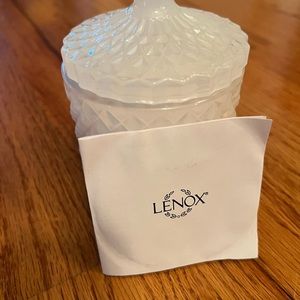 LENOX Pressed Glass Finial Frosted White Jar Candle